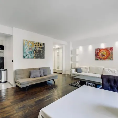 Spacious Arc De Triomphe - Champs-elysees Guest house *
