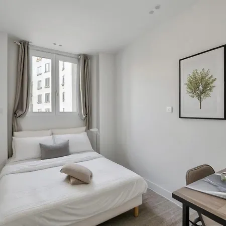 Spacious Arc De Triomphe - Champs-elysees Guest house *